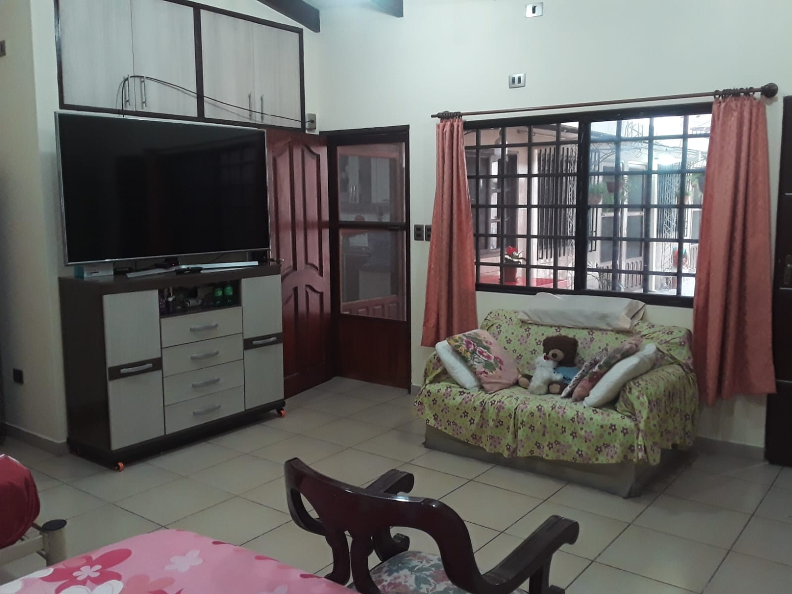 Casa en VentaCASA EN VENTA EN PLENA ESQUINA EN LA CUIDAD DE SANTA CRUZ (ZONA SUD ESTE) Foto 3