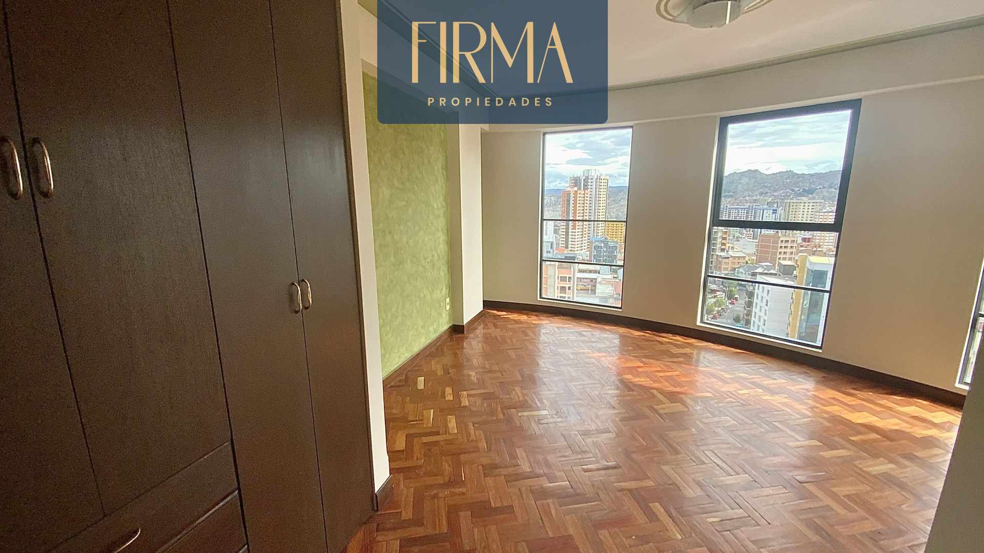 Departamento en VentaCOMPRA ESTE AMPLIO Y CÉNTRICO DEPARTAMENTO EN MIRAFLORES 5 dormitorios 4 baños 1 parqueos Foto 11