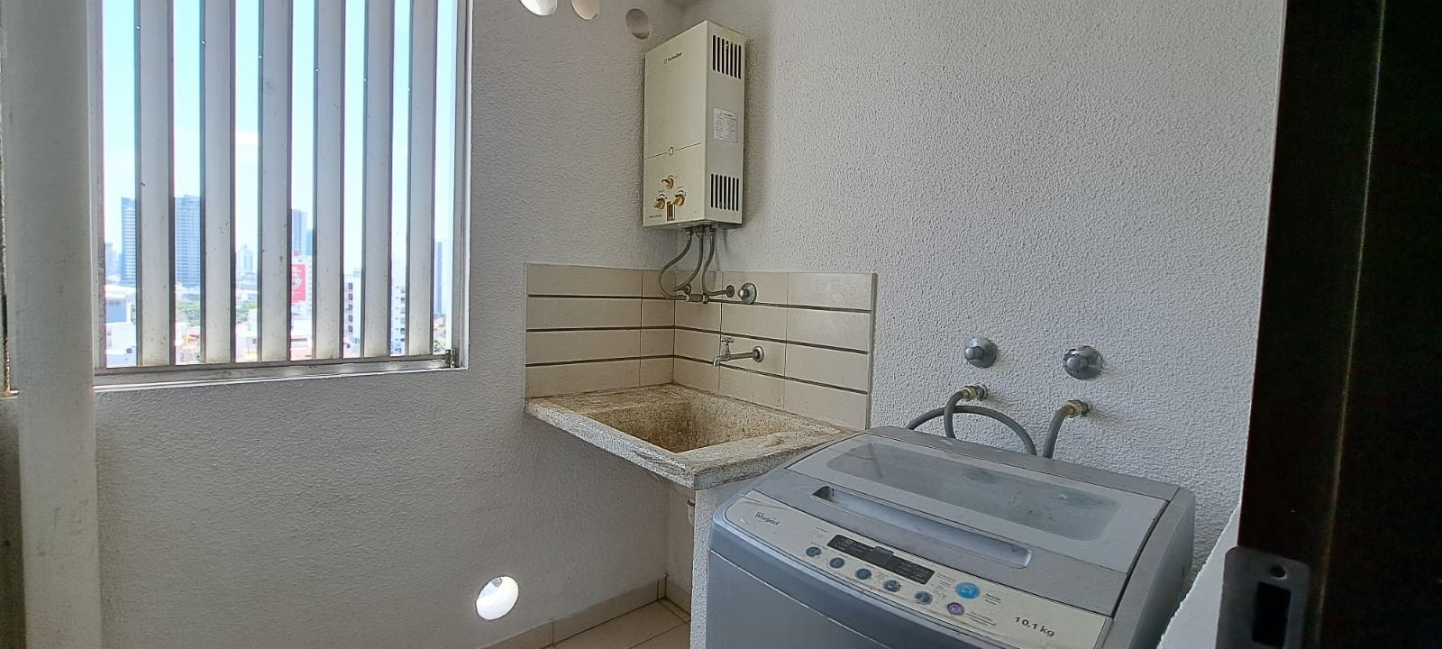 Departamento en Entre 2do y 3er anillo Oeste en Santa Cruz de la Sierra 2 dormitorios 2 baños 1 parqueos Foto 3