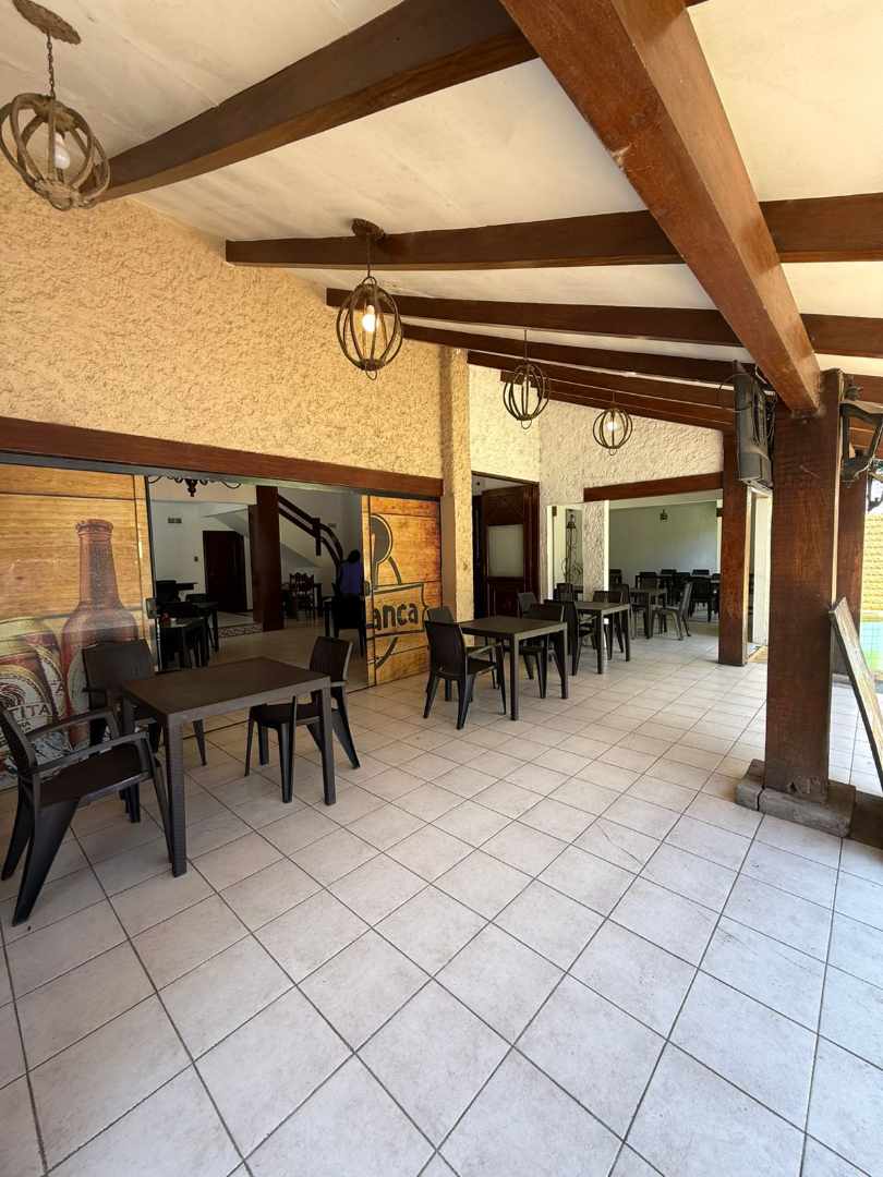 Casa en Entre 2do y 3er anillo Sur en Santa Cruz de la Sierra 4 dormitorios 5 baños 4 parqueos Foto 4