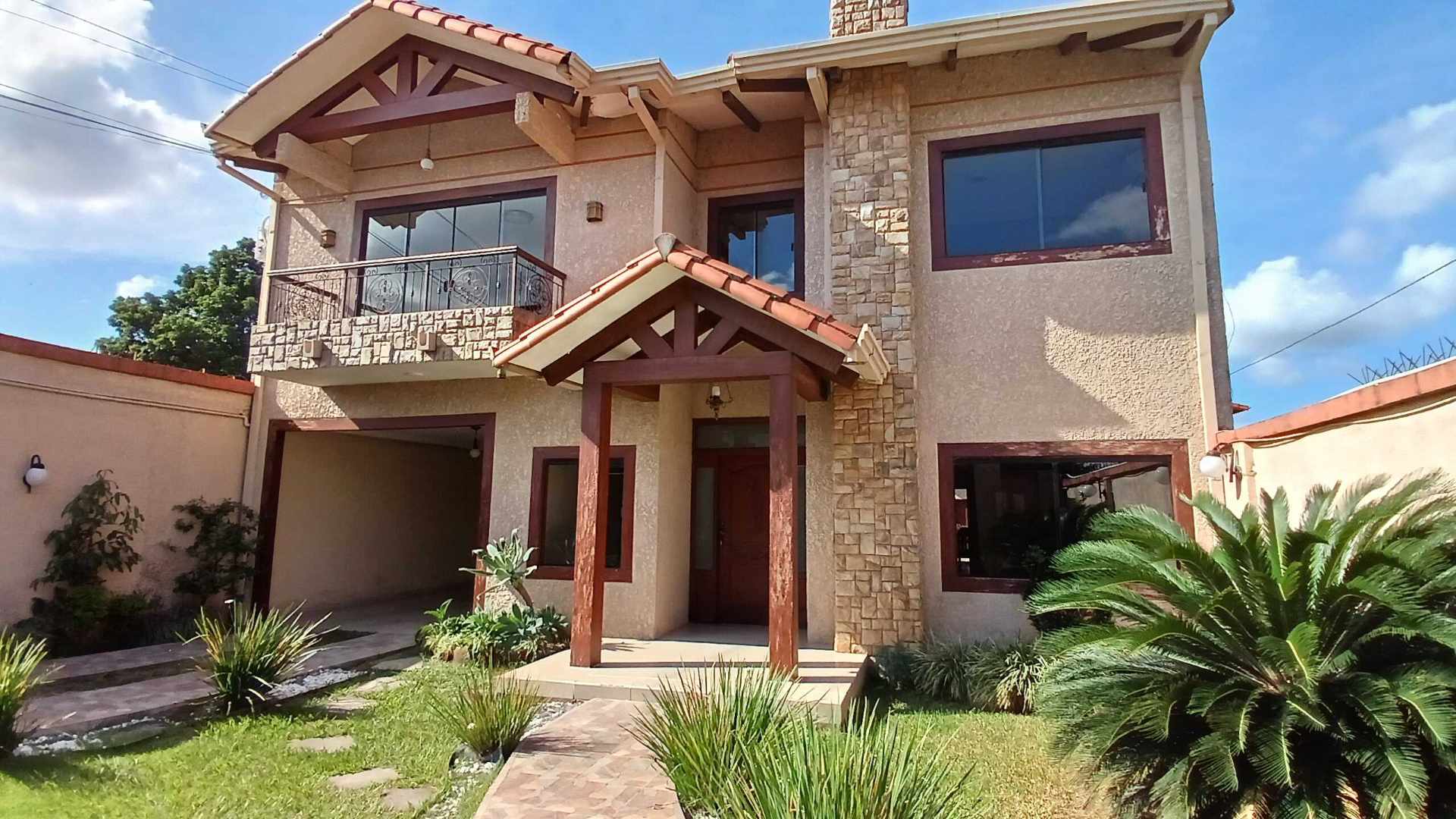 Casa 📍 Ubicación: 5º Anillo – Entre Alemana y 2 de Agosto Foto 1