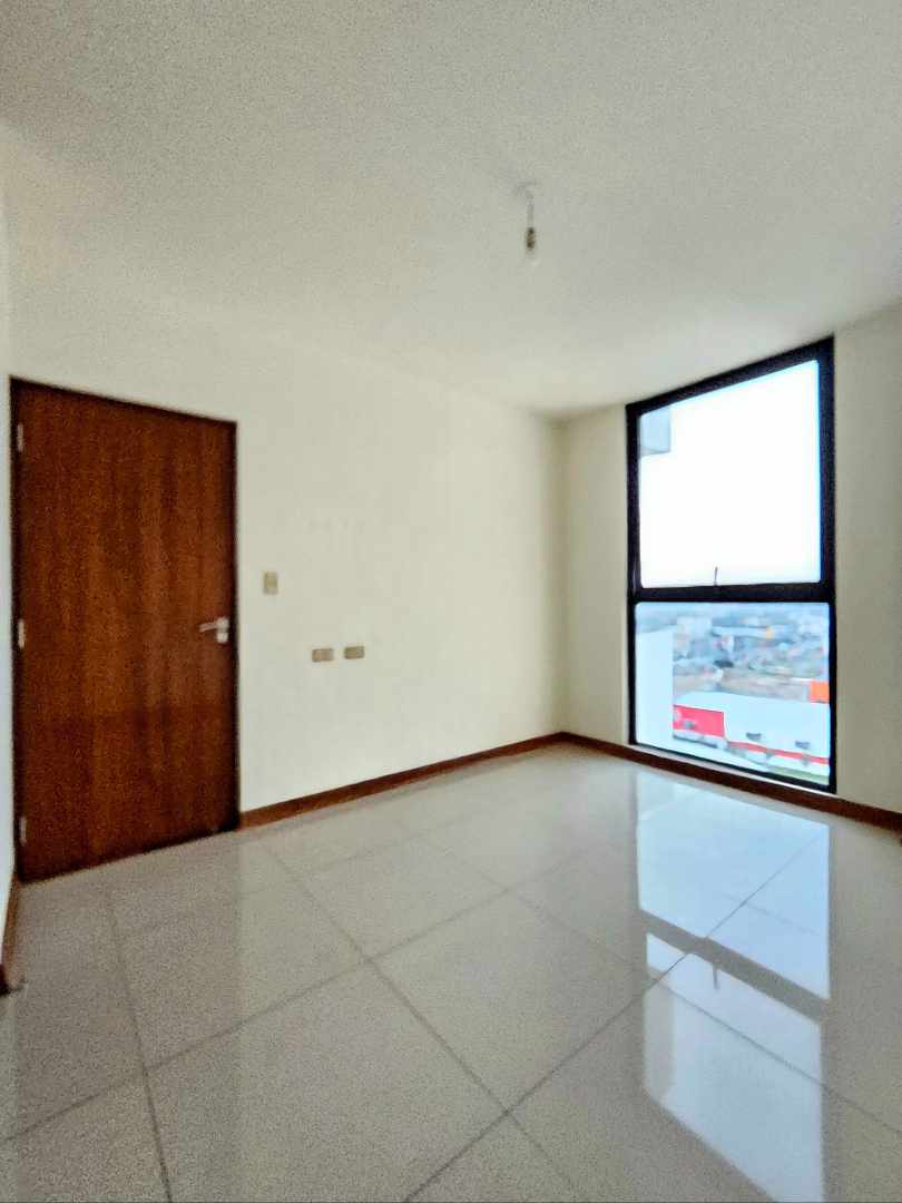 Departamento en VentaMacororo 13 y 14
Av. Los Cusis entre Av. Banzer y Beni Foto 17