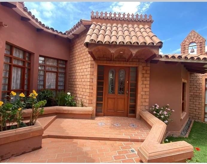Casa en Los Pinos en La Paz 3 dormitorios 4 baños 2 parqueos Foto 10