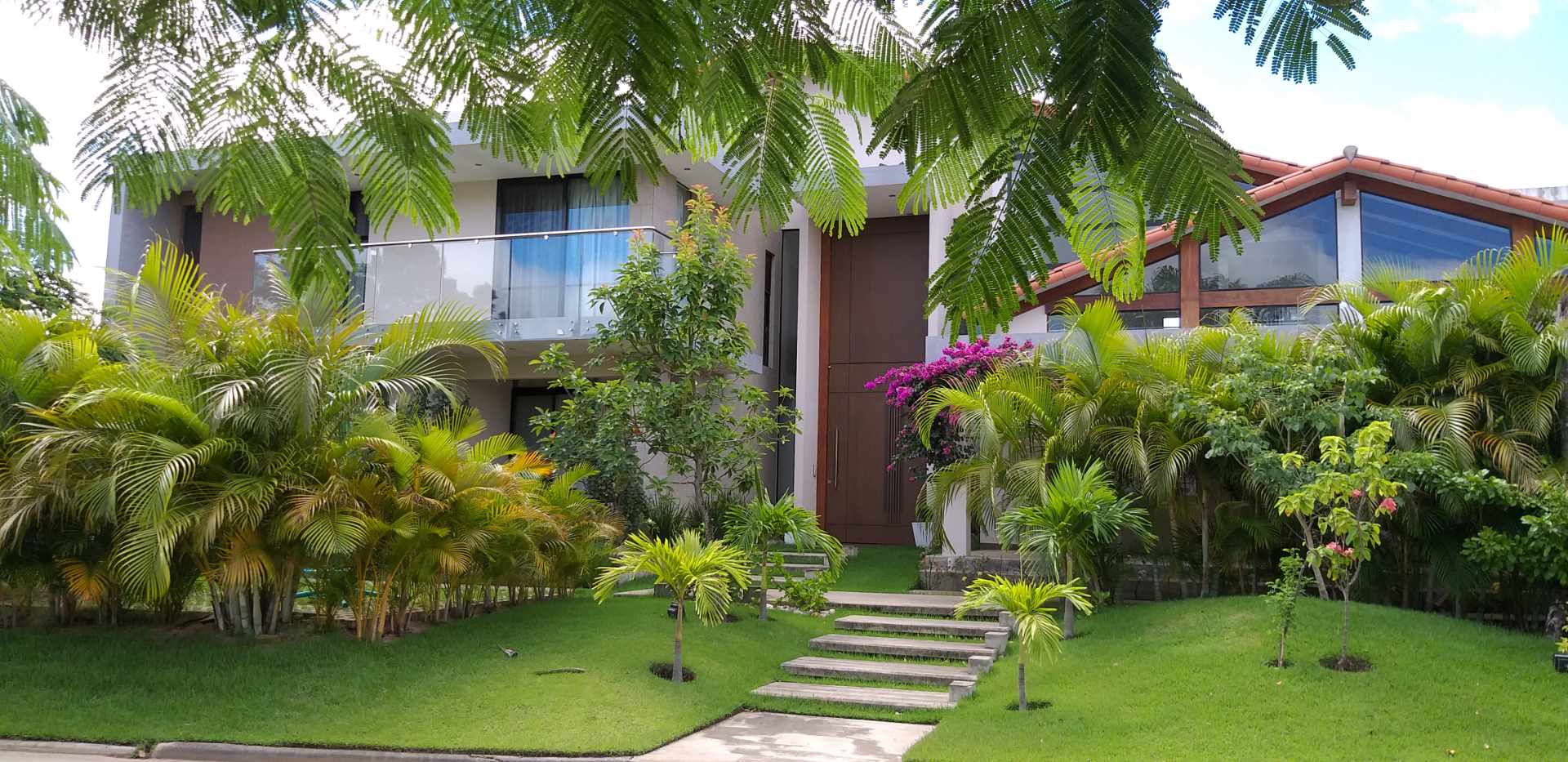 Casa en AlquilerBELLA CASA AMOBLADA EN ALQUILER Foto 1