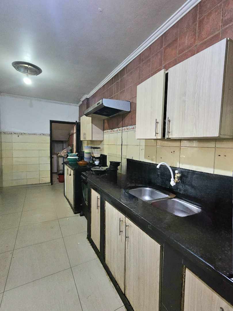 Casa en Entre 3er y 4to anillo Norte en Santa Cruz de la Sierra 4 dormitorios 3 baños  Foto 4