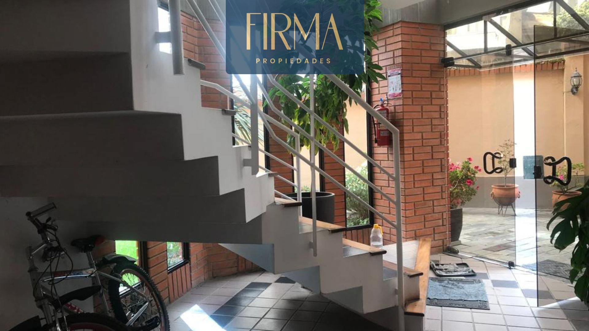 Departamento en Achumani en La Paz 4 dormitorios 4 baños 2 parqueos Foto 3