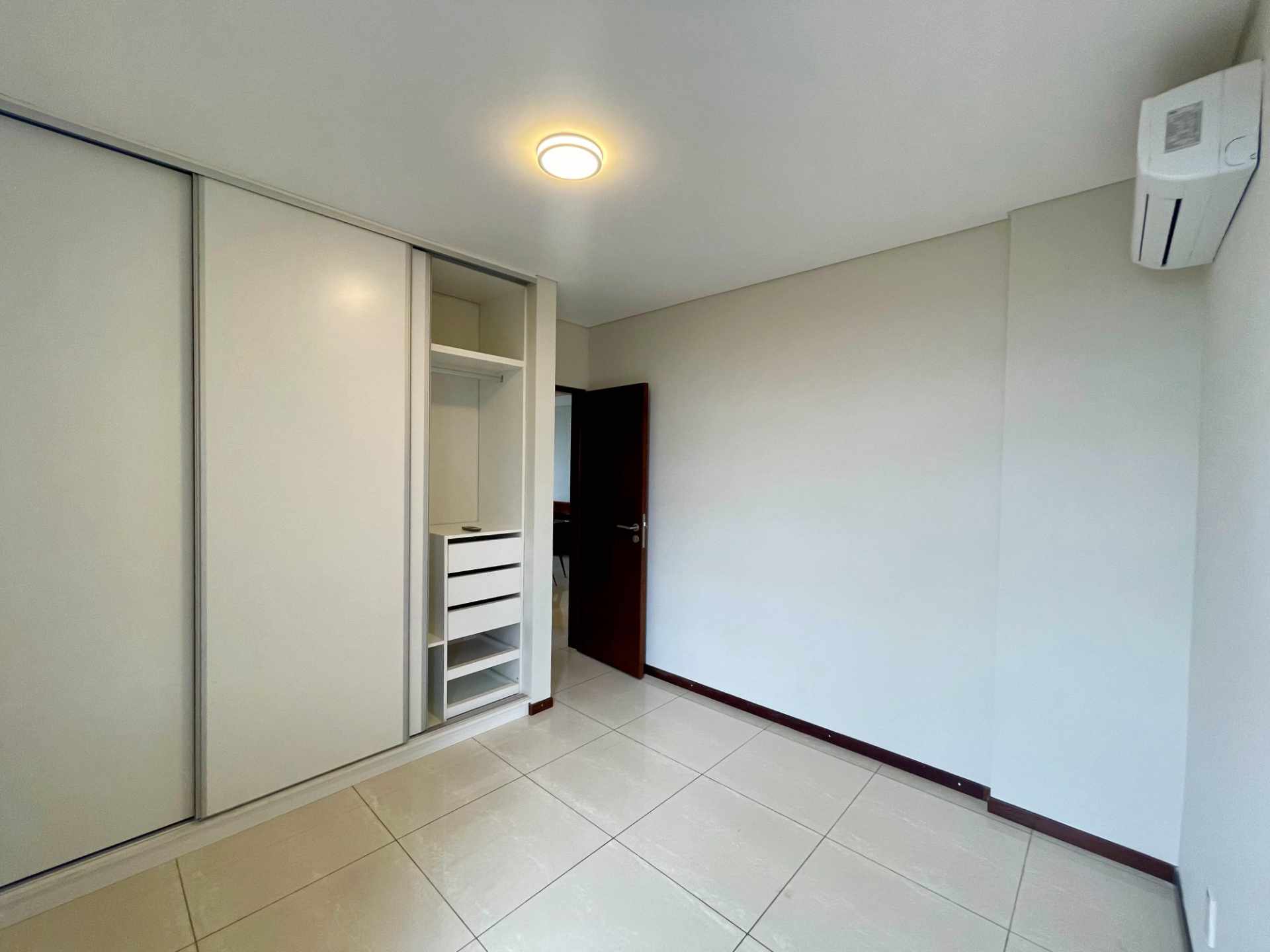 Departamento en AlquilerEN ALQUILER DPTO EQUIPETROL( canal Isuto y 3er anillo)   Foto 3