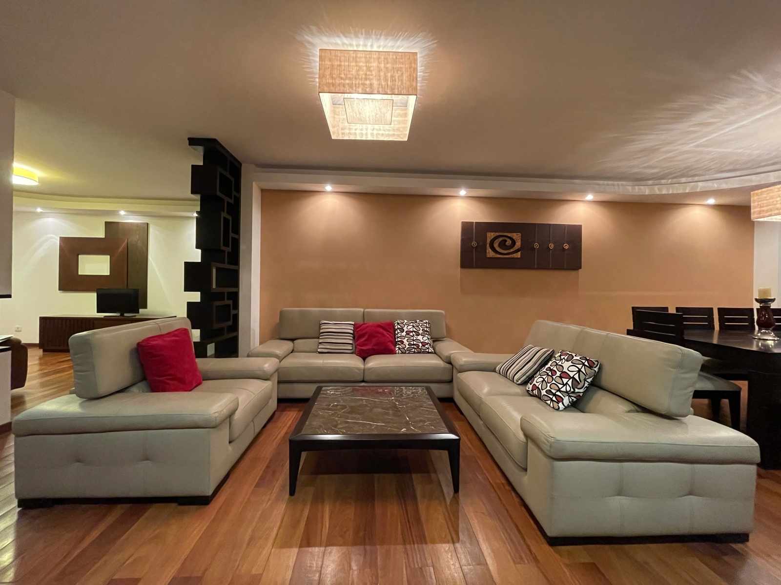 Departamento en Queru Queru en Cochabamba 3 dormitorios 2 baños 1 parqueos Foto 2