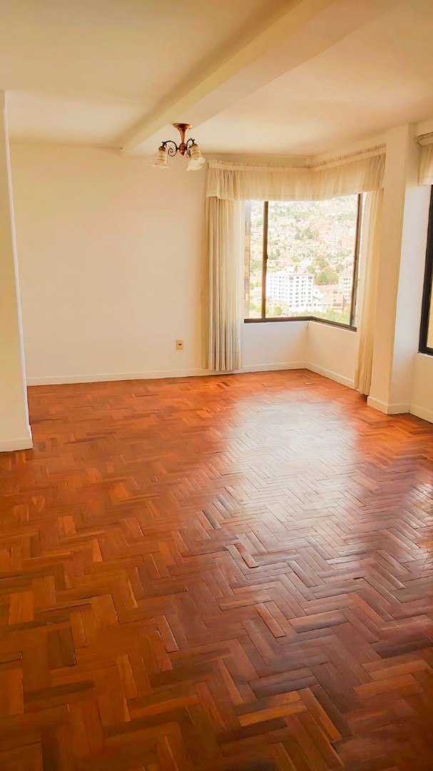 Departamento en AlquilerAVENIDA ARCE, SAN JORGE  (NO TIENE MUEBLES) 3 dormitorios 2 baños 1 parqueos Foto 1