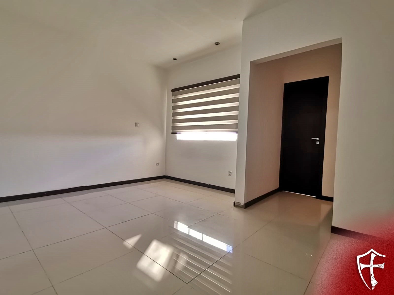 Departamento en AlquilerSegundo anillo entre Pirai y Roca Coronado Foto 9