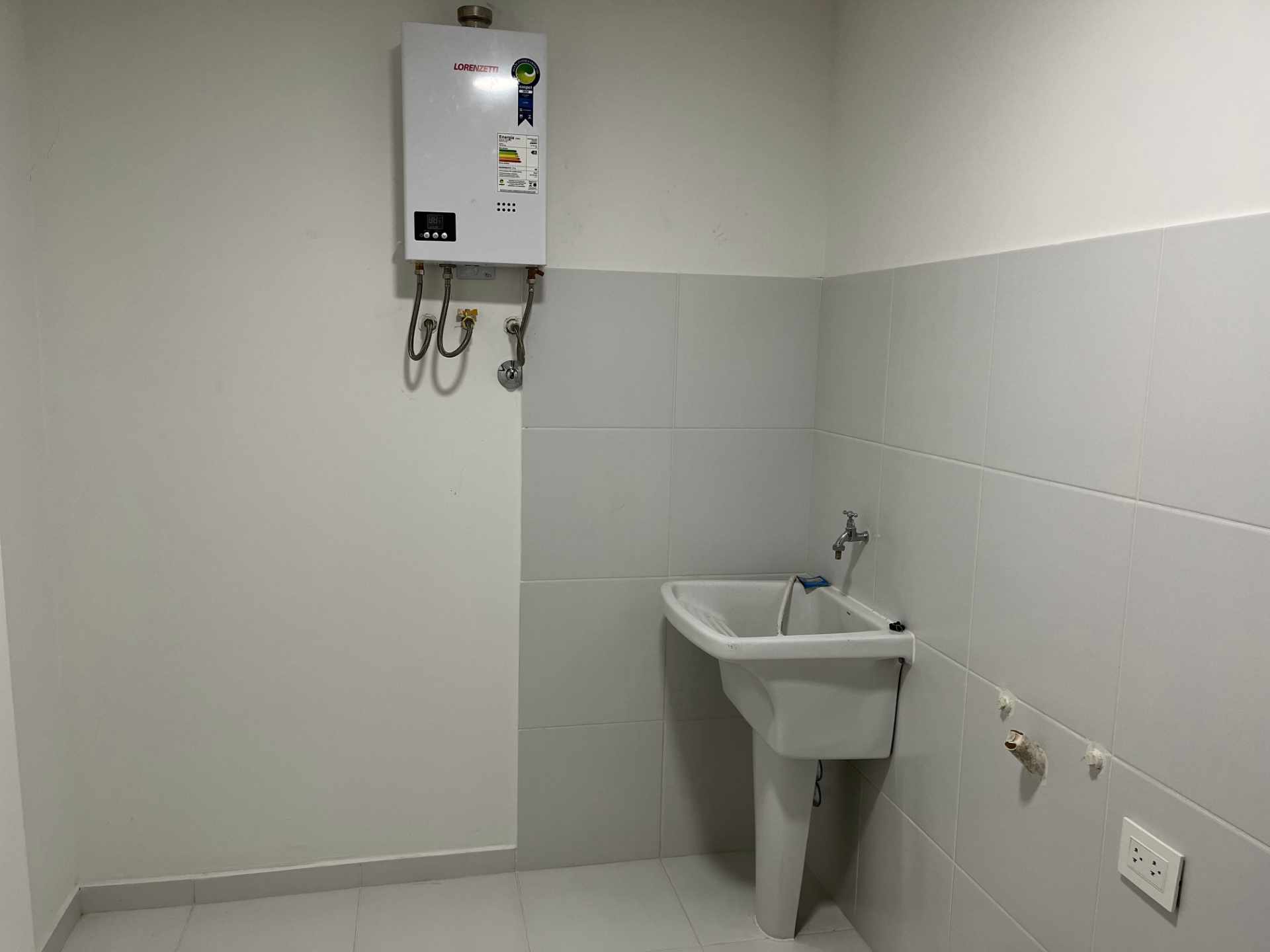 Departamento en AlquilerAv. Banzer 8vo Anillo - Remanso 4 dormitorios 3 baños 2 parqueos Foto 8