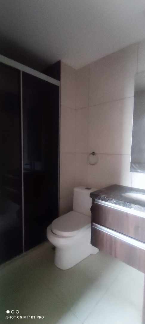 Departamento en AlquilerZona Oeste, 4to anilo Roque Coronado, Amplio departmento de 2 Dor/con parqueo bajo techo y Balcon ( el precio incluye expenses) 2 dormitorios 2 baños 1 parqueos Foto 9