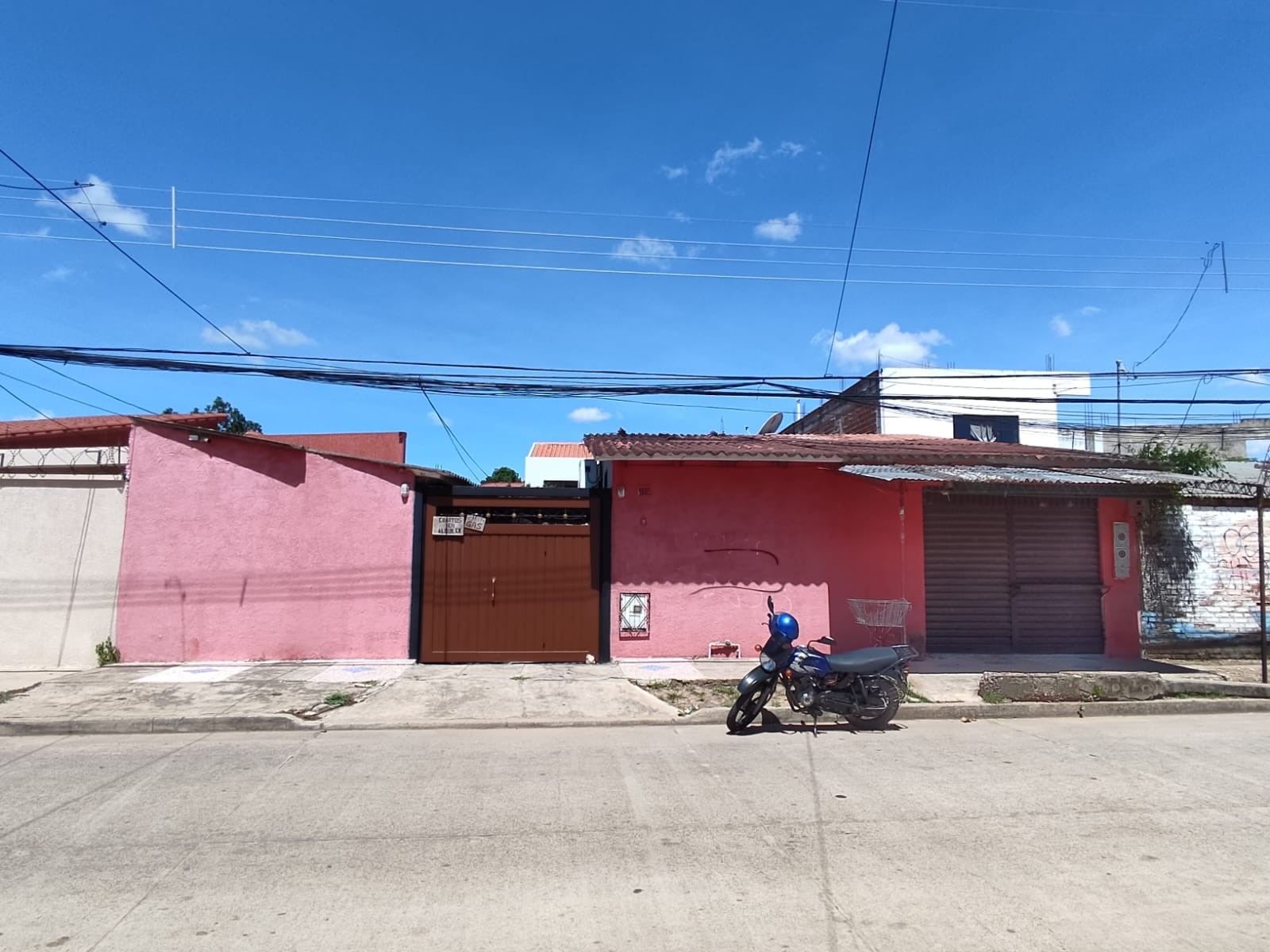 Terreno en VentaZona Norte, entre 4to y 5to Anillo, Barrio Oriental. Avenida Oriental.    Foto 4