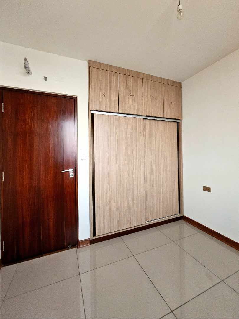 Departamento en VentaMacororo 13 y 14
Av. Los Cusis entre Av. Banzer y Beni Foto 3