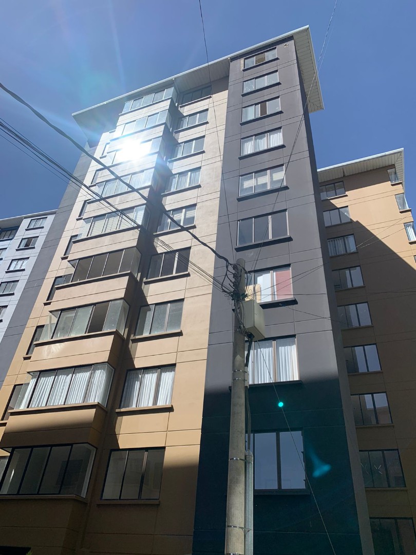 Departamento en Los Pinos en La Paz 3 dormitorios 5 baños 1 parqueos Foto 1