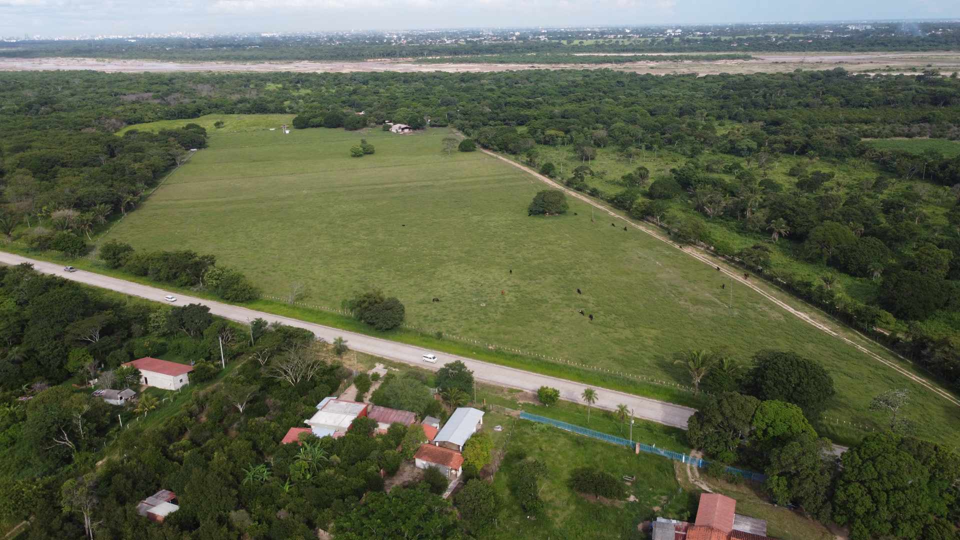 Terreno en VentaSOBRE CARRETERA A PORONGO 1000 MTS ANTES DE LLEGAR AL PUEBLO    Foto 9
