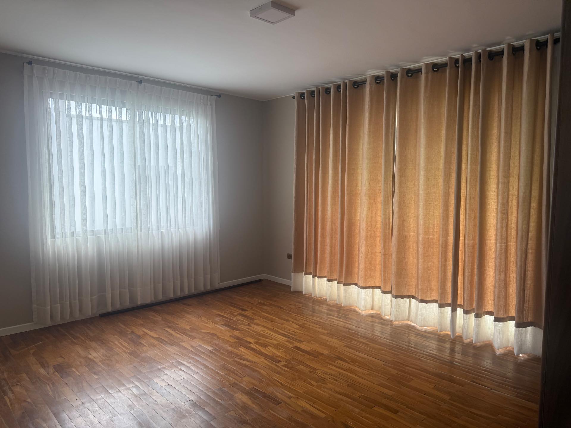 Casa en AlquilerUrbanización bosque norte  4 dormitorios 4 baños 3 parqueos Foto 4