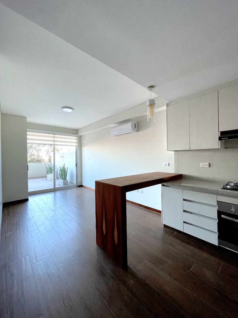 Departamento en Entre 2do y 3er anillo Norte en Santa Cruz de la Sierra 2 dormitorios 2 baños 1 parqueos Foto 2