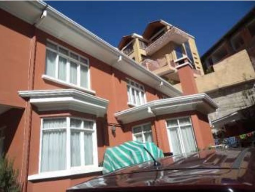 Casa en VentaZona sur de la ciudad, en Achumani sobre la Av del Aviador, a la altura de la calle 16. Atrás del supermercado Ketal Foto 9