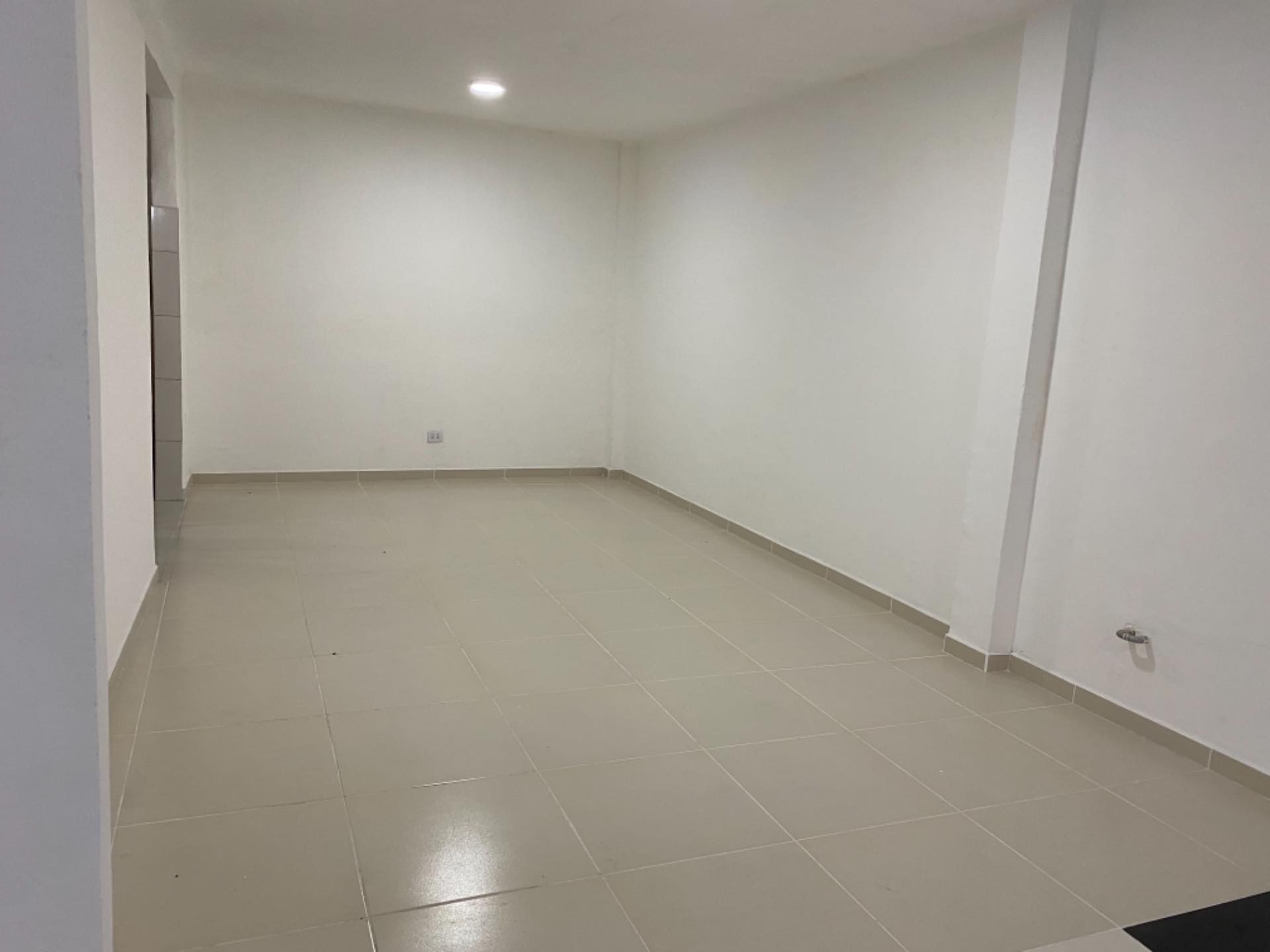 Local comercial en AlquilerAv. Busch #567 entre 1er y 2do anillo zona Cre  2 baños  Foto 9