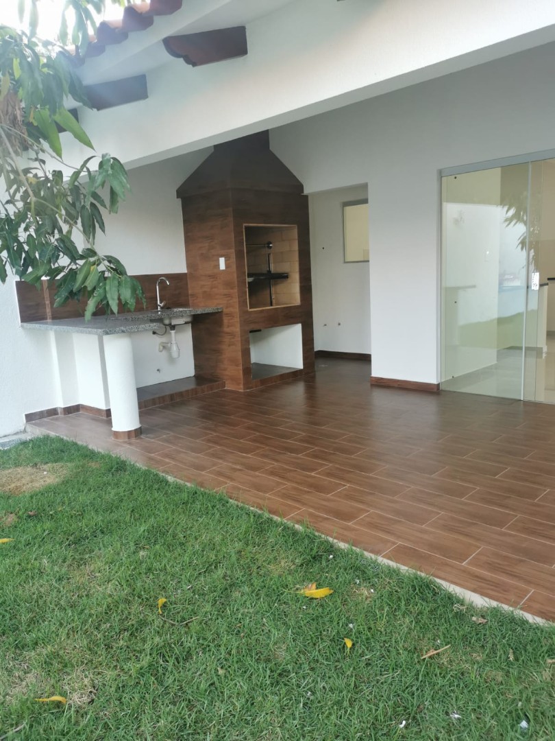 Casa en VentaBarrio El Trigal C/ Granada entre 8vo y 9no Anillo Zcerca de la Av Olimpica Zona Sur  A media cuadra del Colegio Honorato Mejia y ruta de la línea 13  Foto 3