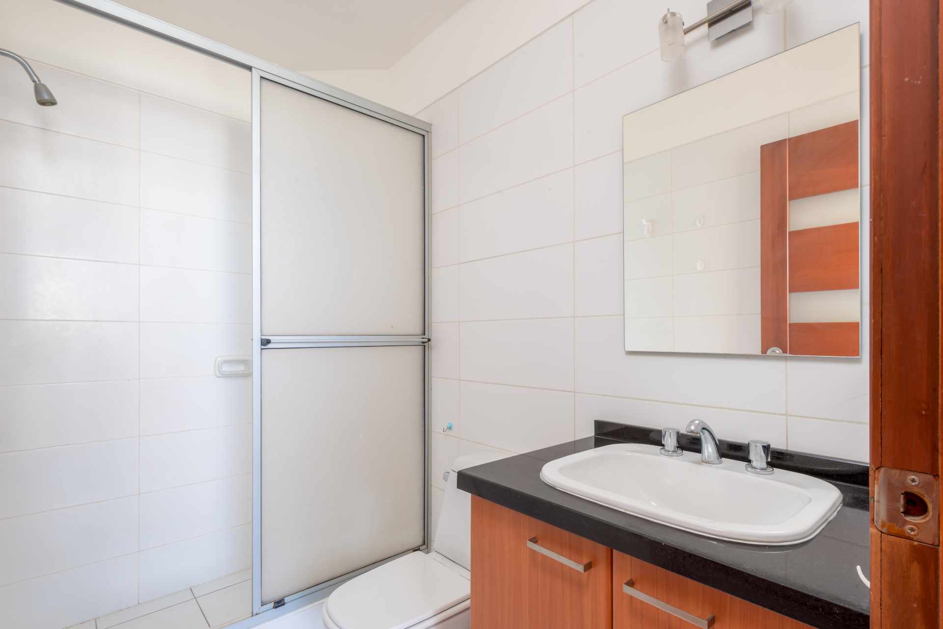 Departamento en VentaEdificio Palma Real sobre Av. América y Av. Santa Cruz - Zona Norte 2 dormitorios 2 baños 1 parqueos Foto 7