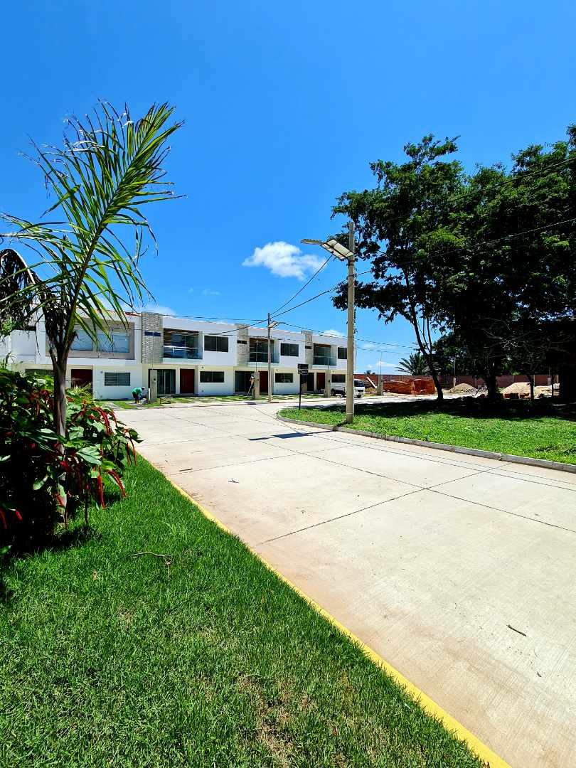 Casa Zona Norte 
km 8½ Banzer (Zona Col. Cambridge)
Condominio Las Palmeras 2 Foto 2