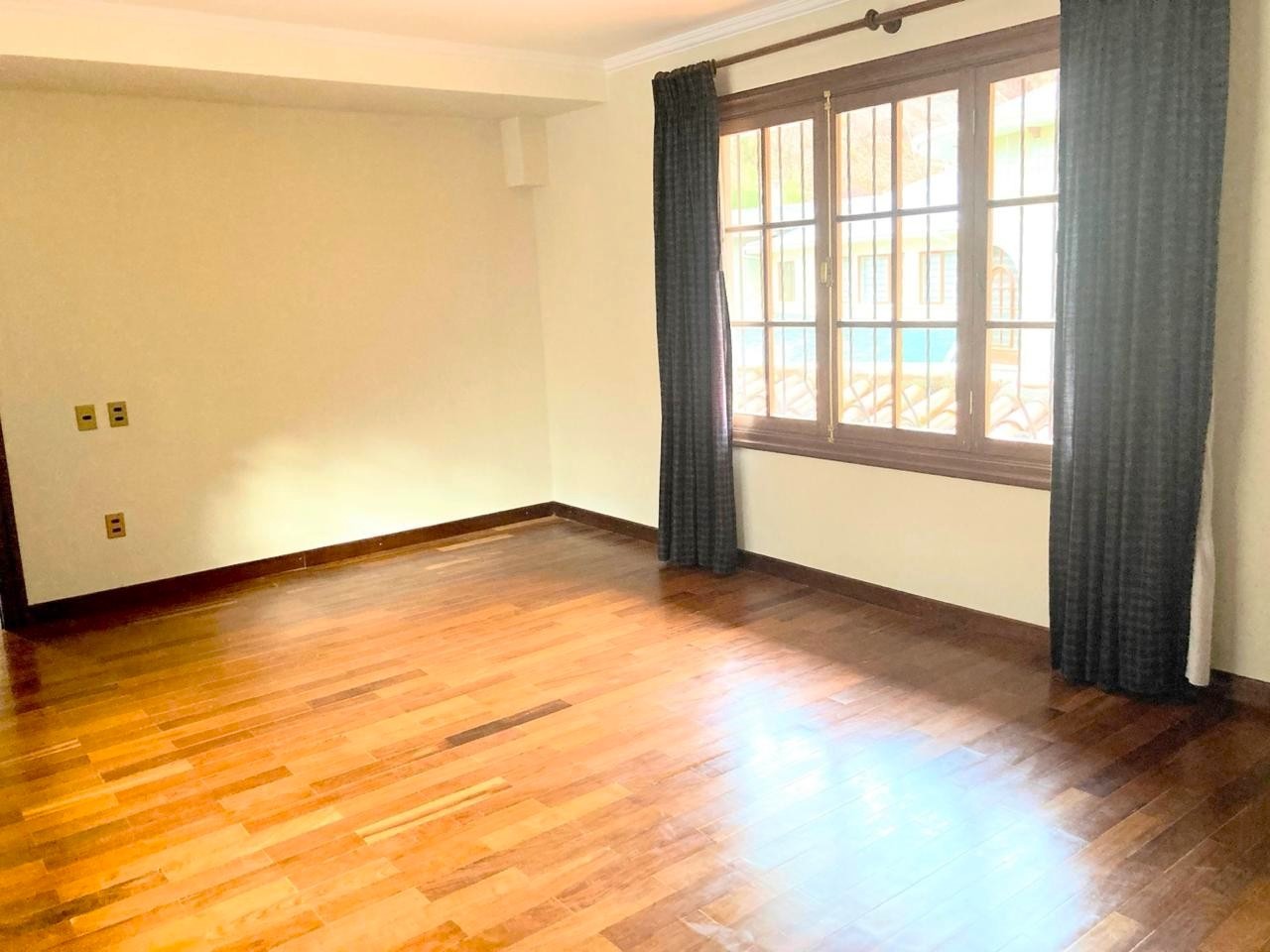 Casa en AlquilerLA FLORIDA, CALACOTO 6 dormitorios 4 baños 4 parqueos Foto 5