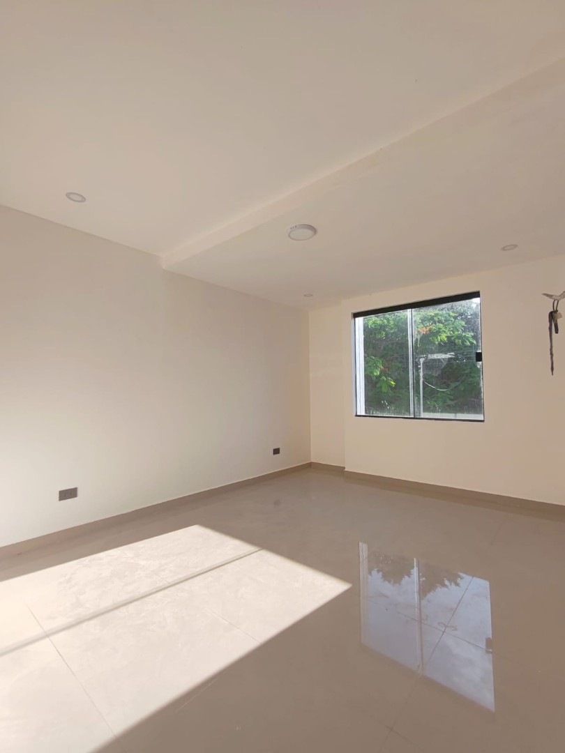 Casa en VentaZONA OESTE
AV. Piraí y Rad. 17½
Casa Independiente  3 dormitorios 3 baños 2 parqueos Foto 10