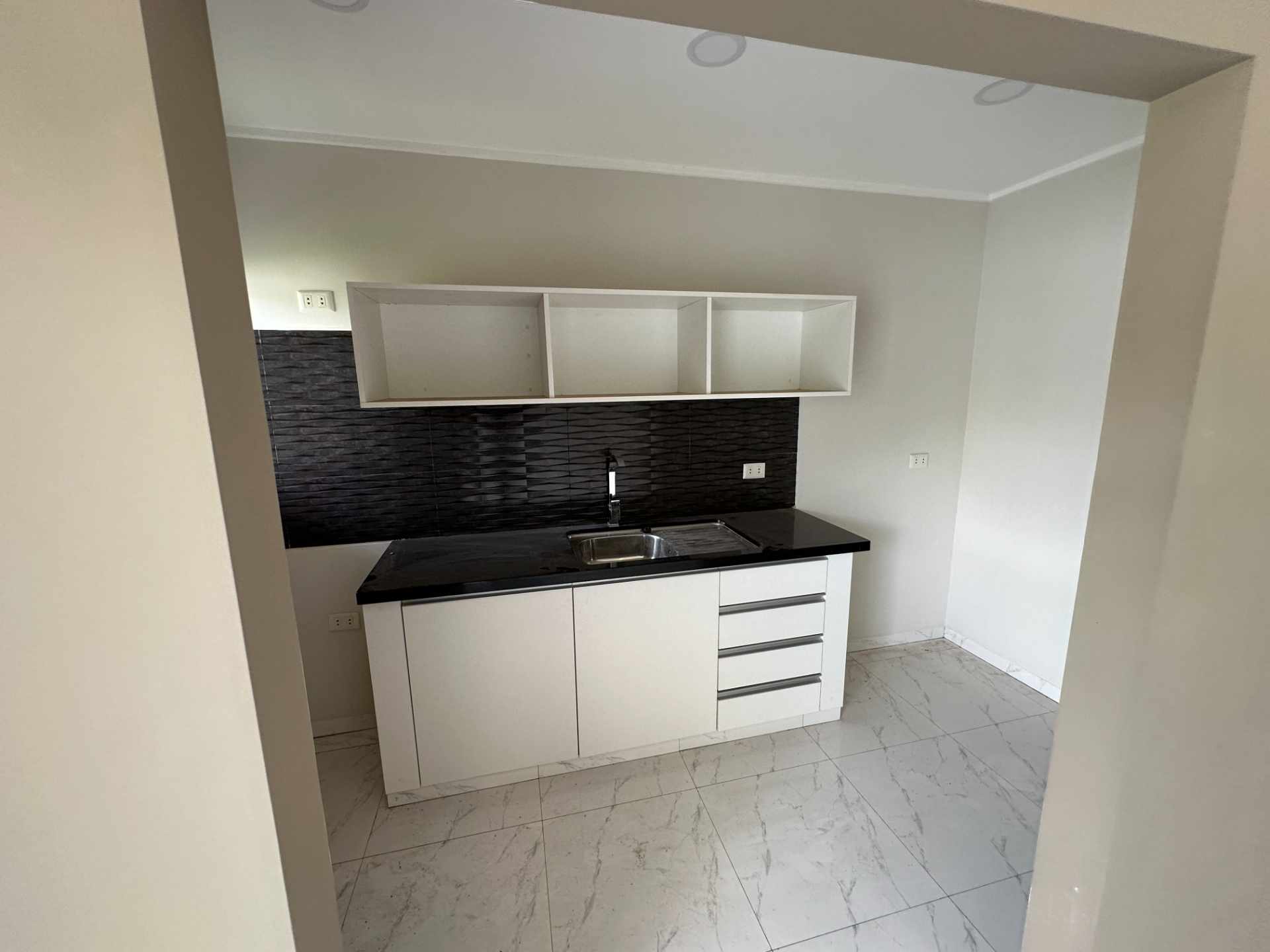 Casa en VentaZona este de Santa Cruz, ubicada atrás del Jardín Botánico sobre calle asfaltada. Por la Laguna Guapilo.   Foto 12