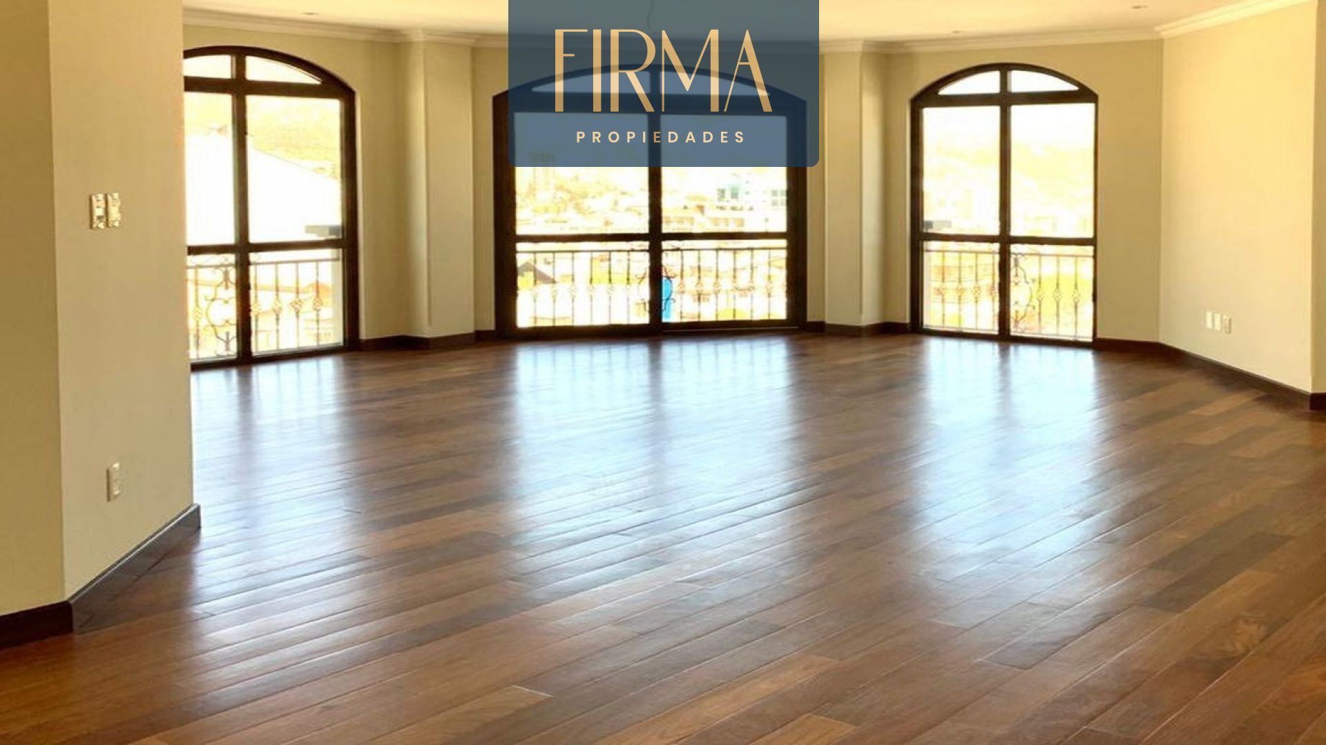 Departamento en Achumani en La Paz 3 dormitorios 5 baños 1 parqueos Foto 2