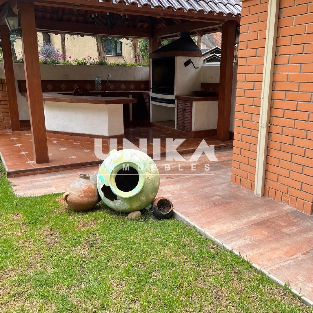 Casa en Alquiler☀️🏡 HERMOSA CASA CON JARDÍN EN ALQUILER AMOBLADA Y EQUIPADA 4 dormitorios 6 baños 3 parqueos Foto 23