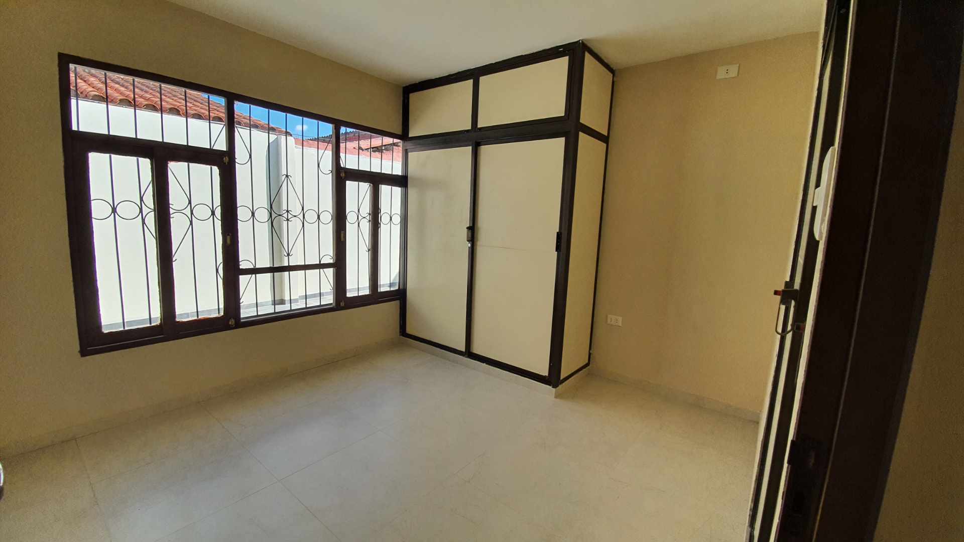 Casa en Entre 3er y 4to anillo Norte en Santa Cruz de la Sierra 4 dormitorios 3 baños 2 parqueos Foto 6