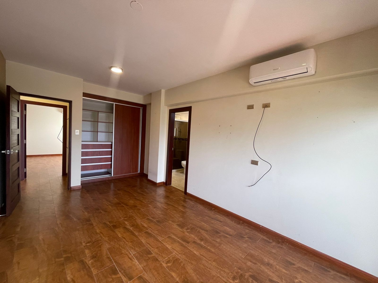 Departamento en Entre 1er y 2do anillo Norte en Santa Cruz de la Sierra 2 dormitorios 2 baños  Foto 11