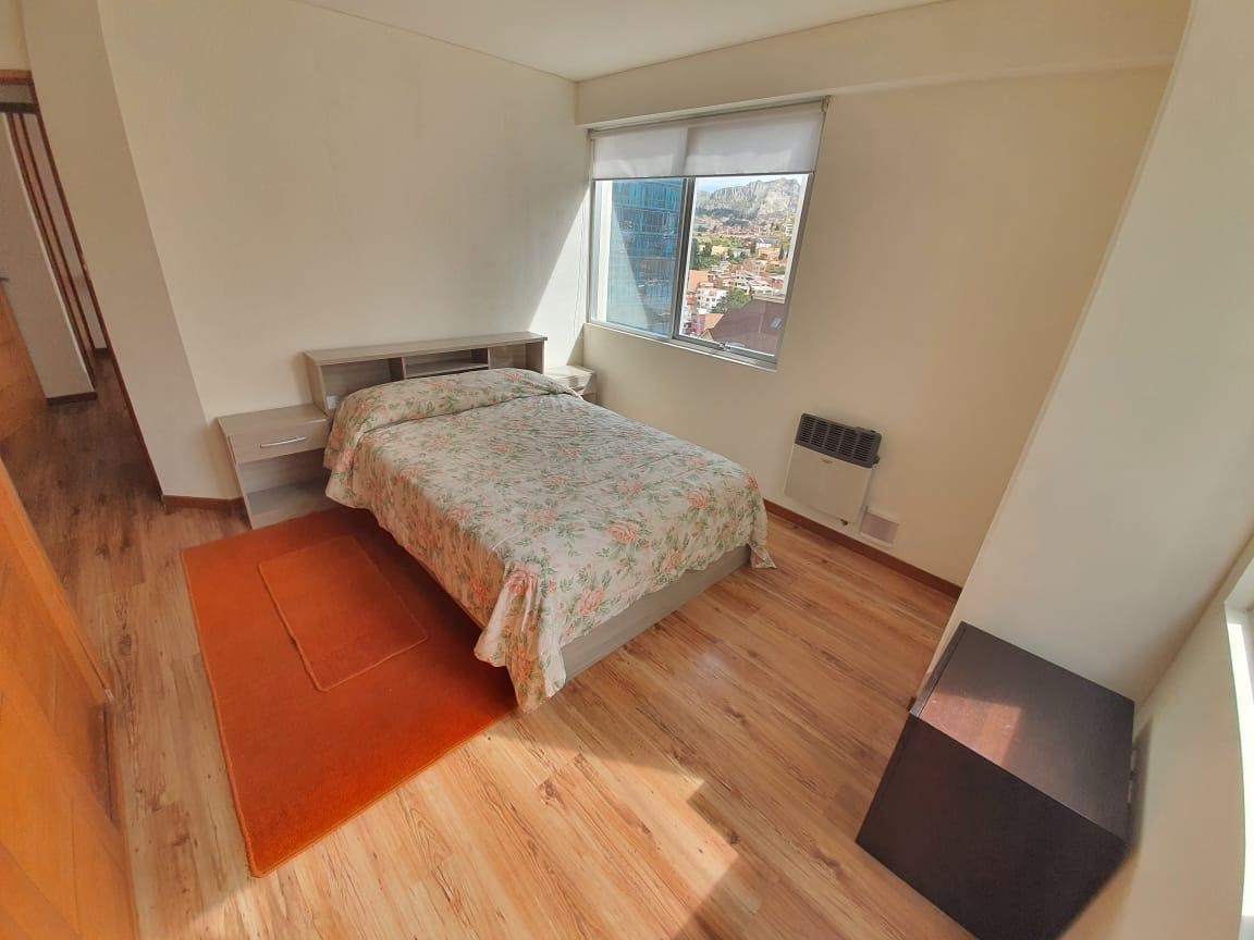 Departamento en San Jorge en La Paz 2 dormitorios 2 baños  Foto 3