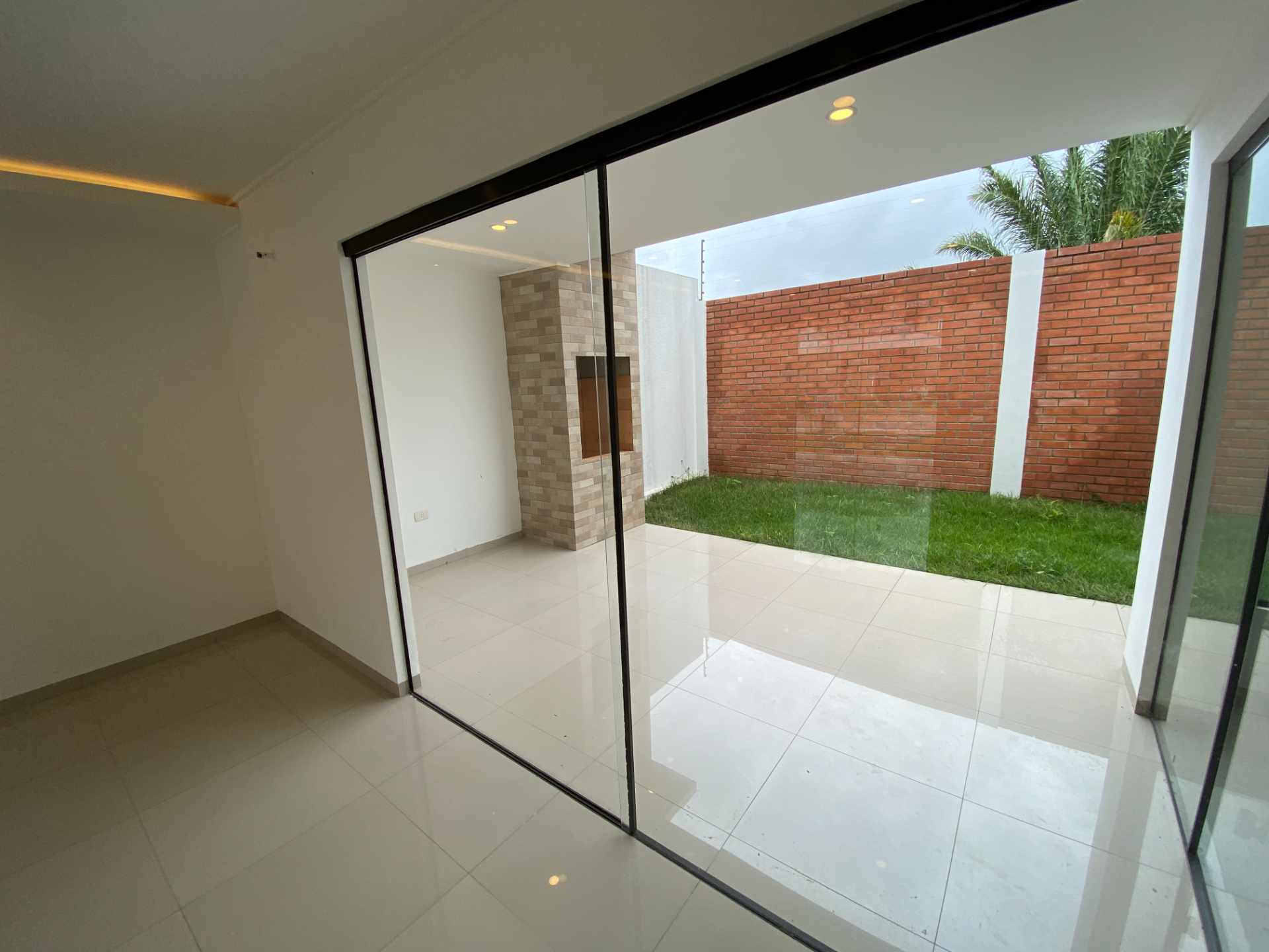 Casa en VentaCondominio Las Palmeras 2. Km 8 Carretera al Norte entrando por Mainter, al lado de ASAI NORTE.   4 dormitorios 4 baños 2 parqueos Foto 8