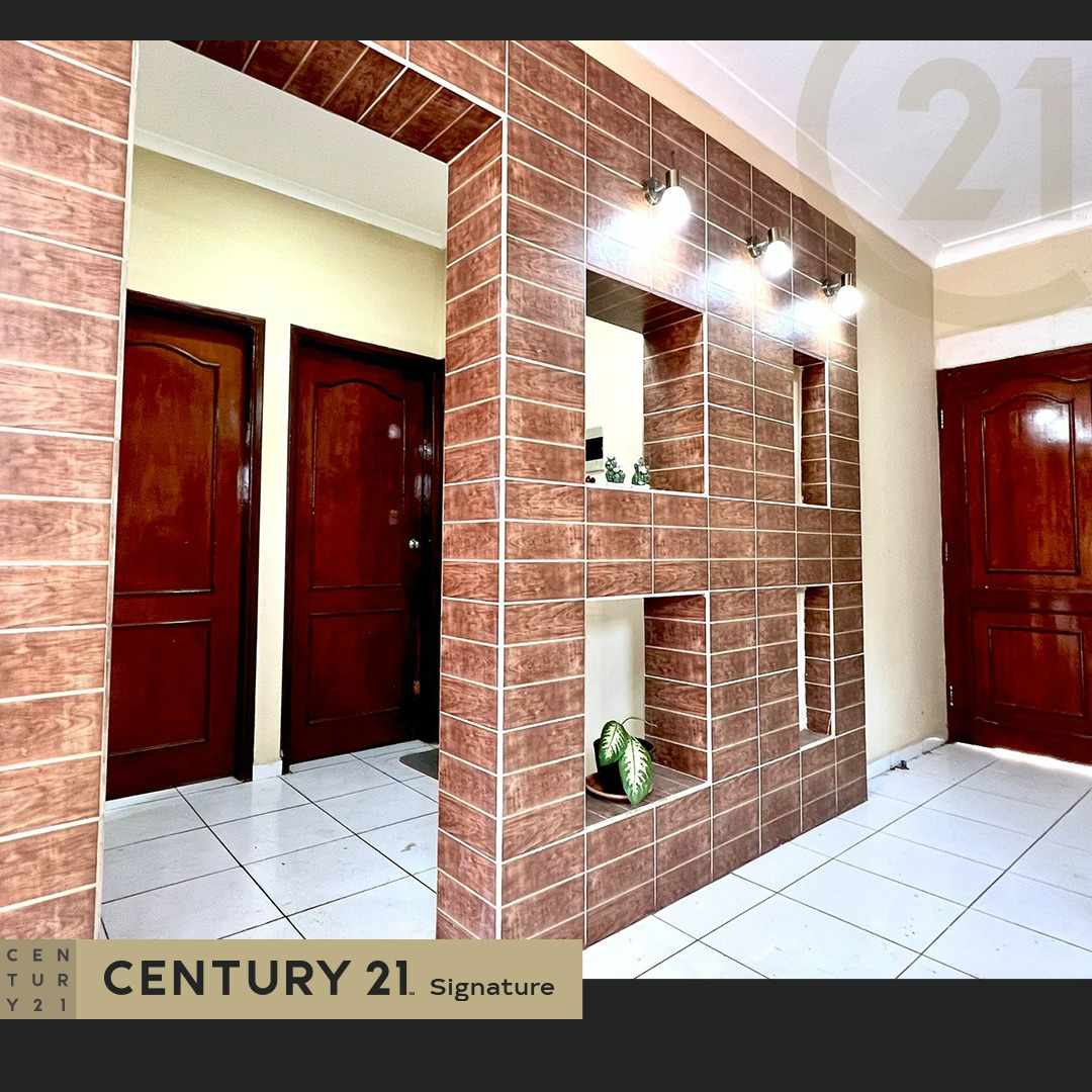Casa en VentaCASA EN VENTA CALLE DELMIRA CUELLAR ESQUINA MOTACU-WARNES Foto 5