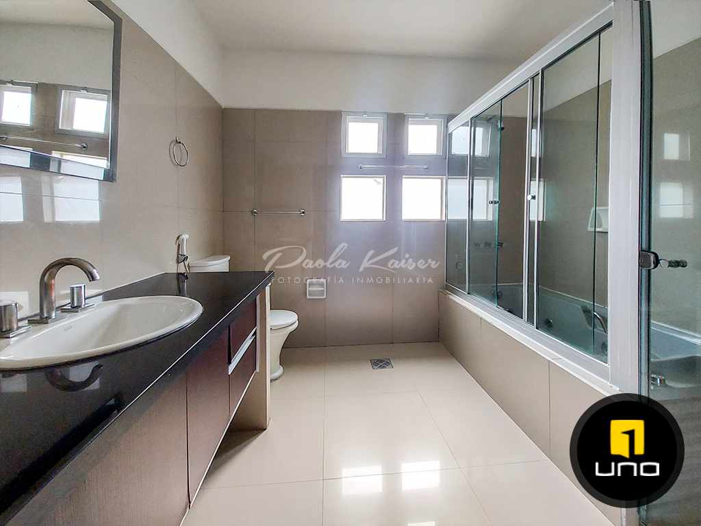 Casa en Urubó en Santa Cruz de la Sierra 4 dormitorios 4 baños 8 parqueos Foto 16