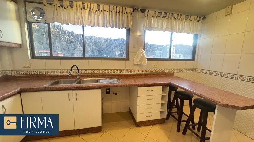 Departamento en AlquilerCalle 21 de calacoto Foto 4