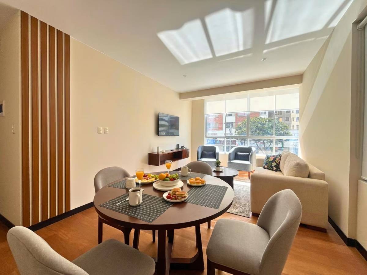 Departamento en Obrajes en La Paz 2 dormitorios 3 baños  Foto 6