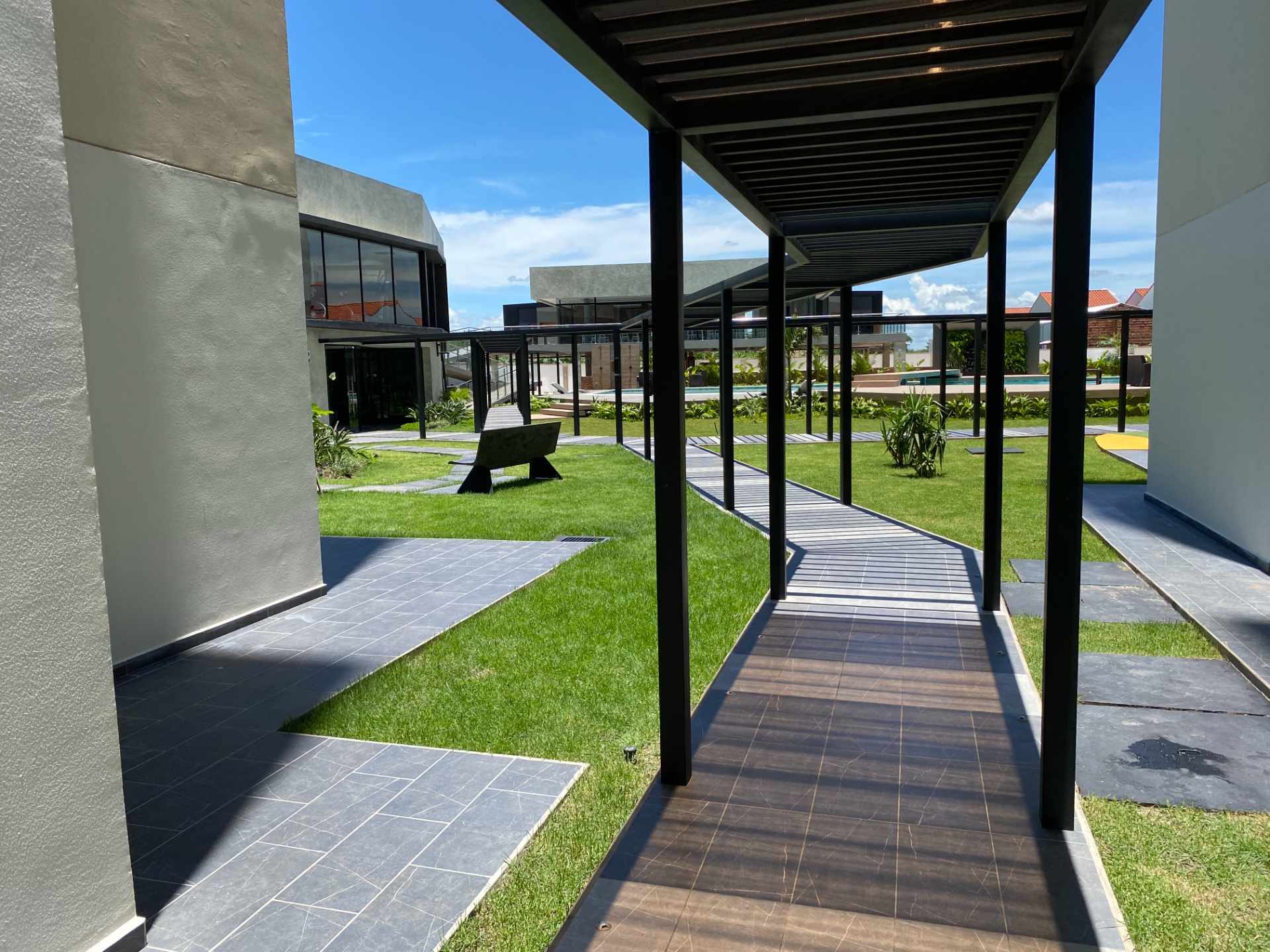 Departamento en VentaEdificio Triii, Zona Norte (Remanso) Av. Canal Pedro Velez entre 7mo y 8vo anillo. Foto 12
