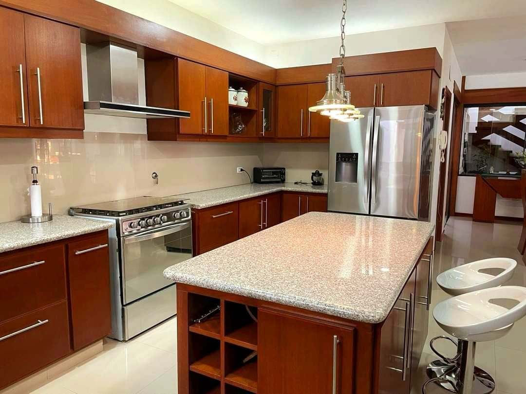 Casa en AlquilerAv  pirai 4to anillo 
Bellísima CASA AMOBLADA  de 4 DORMITORIOS  4 dormitorios 6 baños 2 parqueos Foto 16