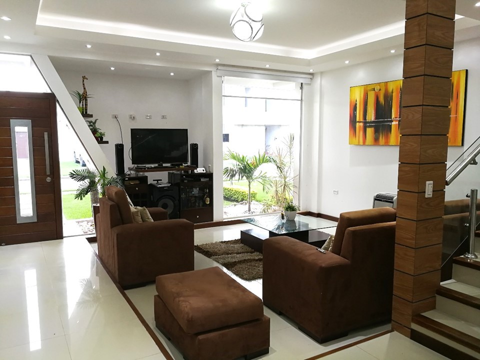 Casa en Doble vía La Guardia en Santa Cruz de la Sierra 4 dormitorios 4 baños 4 parqueos Foto 3