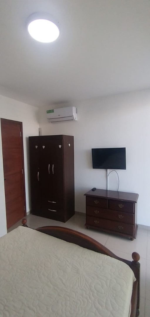 Departamento en AlquilerBARRIO URBARI ENTRE 2do y 3er ANILLO- alquiler Foto 4