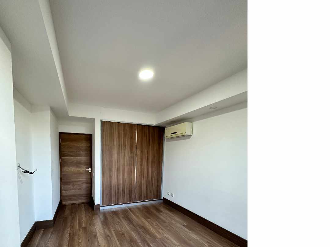 En Alquiler a $us 900 Foto 7