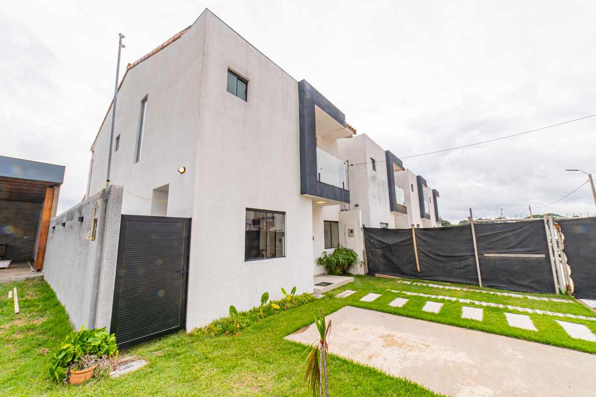 Casa Casas en venta zona norte km 9 - 95.000 $us.  dentro de condominio Paraíso. Foto 5