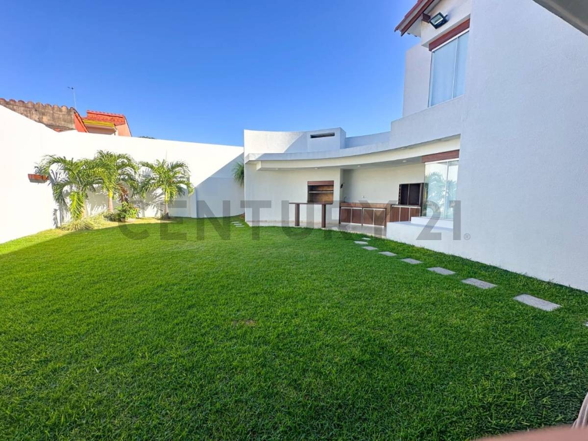 Casa en Entre 3er y 4to anillo Sur en Santa Cruz de la Sierra 4 dormitorios 5 baños 3 parqueos Foto 13