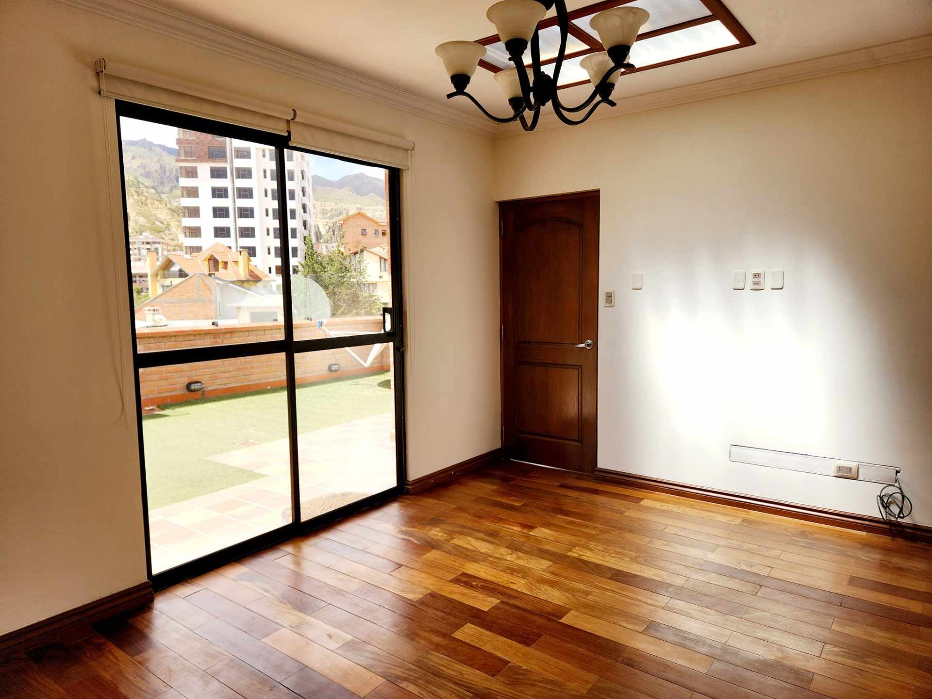 En Alquiler a $us 1,100 Foto 2