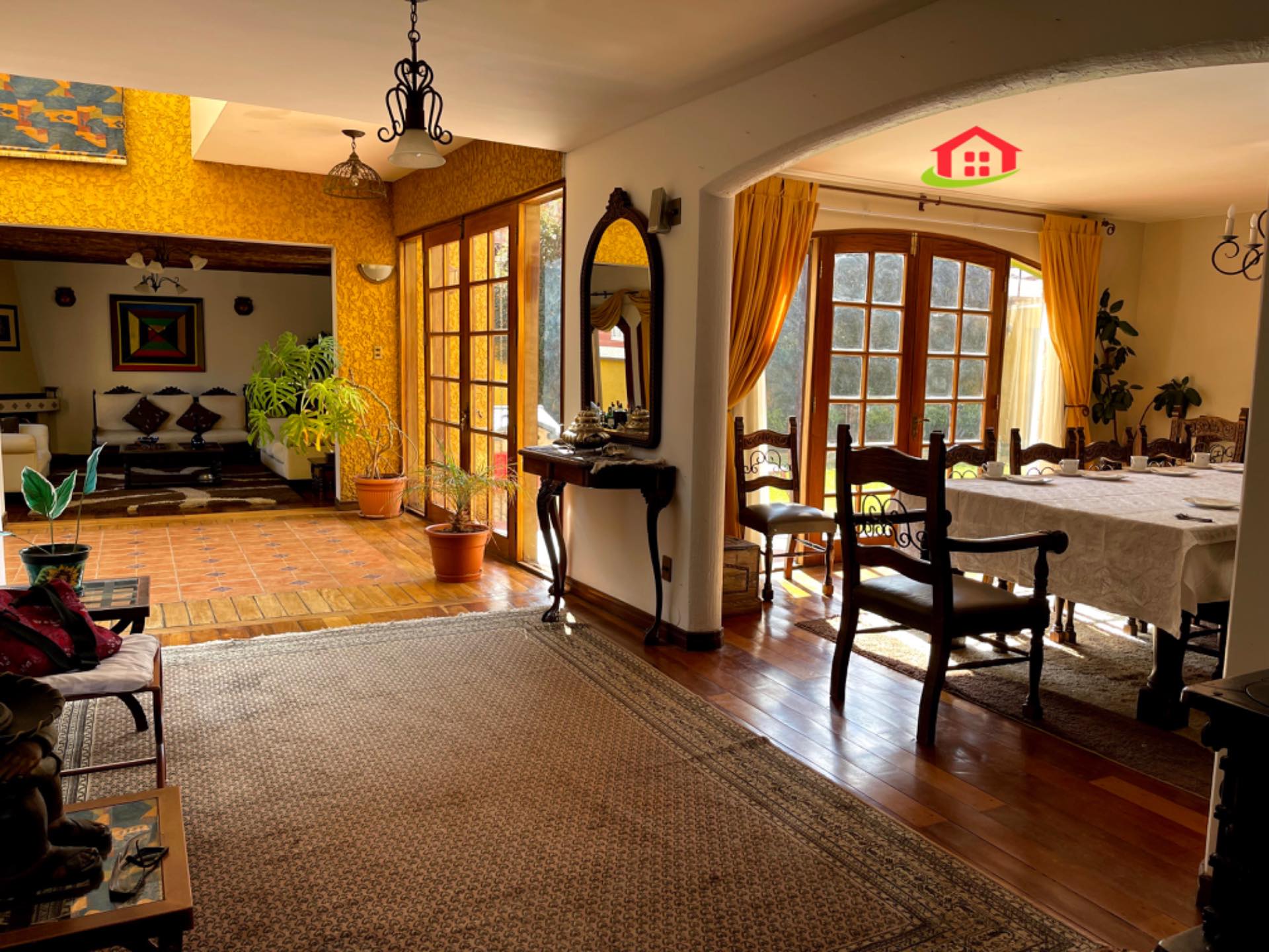 Casa en AlquilerAchumani calle 38 5 dormitorios 6 baños 3 parqueos Foto 4