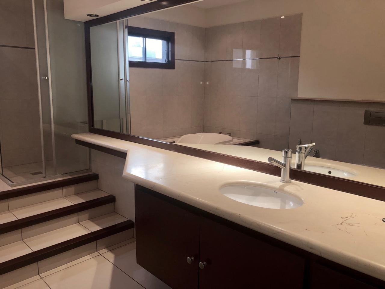 Casa en AlquilerCASA EN ALQUILER, LA HACIENDA II CALLE TAMARINDO 4 dormitorios 4 baños 2 parqueos Foto 3